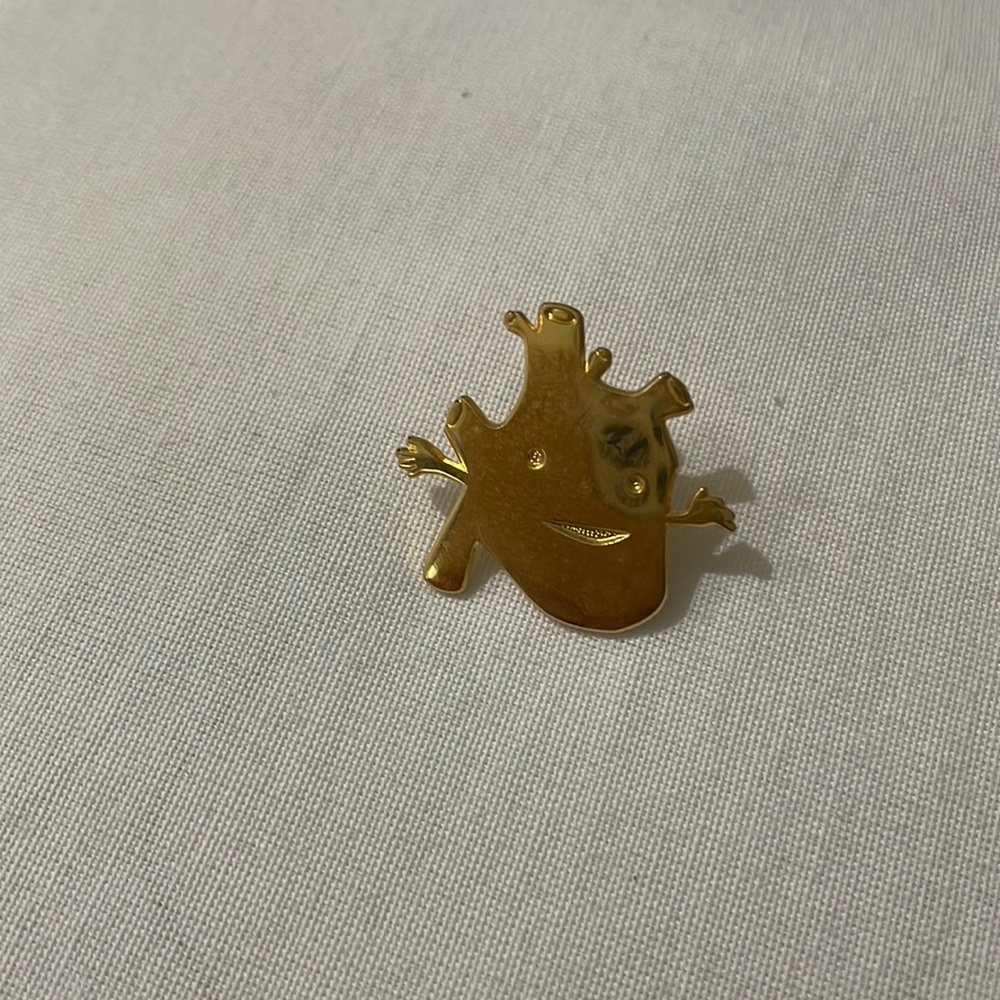 I heart guts lapel pin